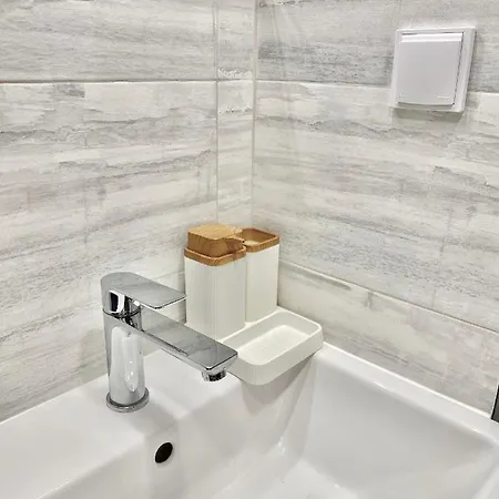 Beautiful & Comfy For 4 Guest And Free Parking Апартаменты