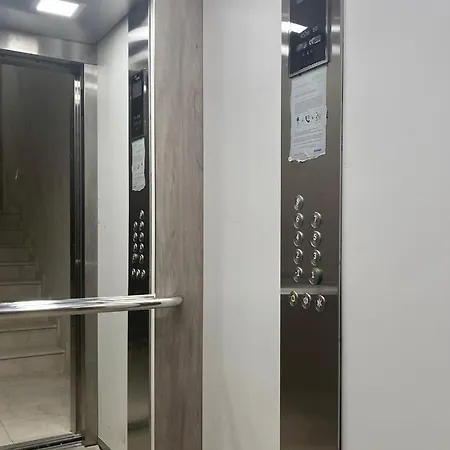 Beautiful & Comfy For 4 Guest And Free Parking *