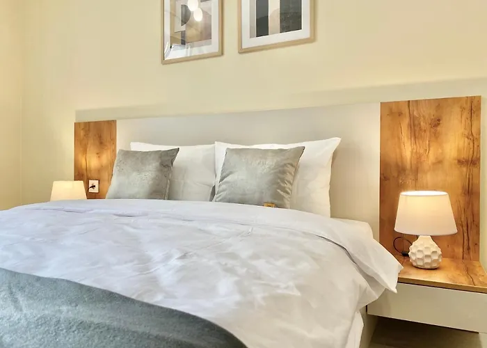 Beautiful & Comfy For 4 Guest And Free Parking דירה