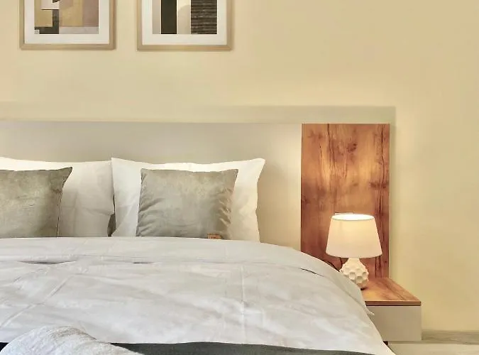 Beautiful & Comfy For 4 Guest And Free Parking דירה *