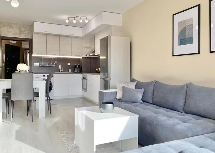 דירה Beautiful & Comfy For 4 Guest And Free Parking *