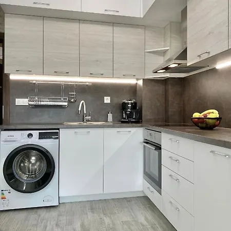 Beautiful & Comfy For 4 Guest And Free Parking