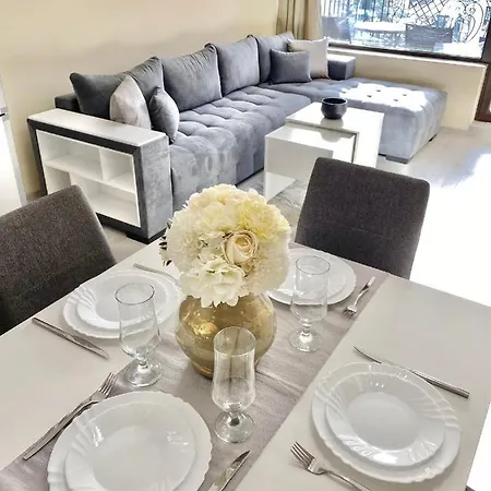 Beautiful & Comfy For 4 Guest And Free Parking *