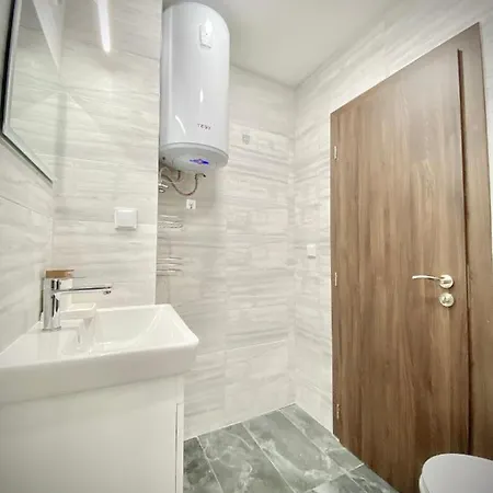 Beautiful & Comfy For 4 Guest And Free Parking Apartment