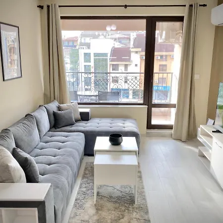 Beautiful & Comfy For 4 Guest And Free Parking Apartment *