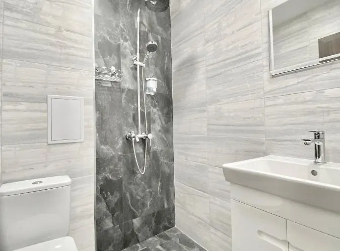 Apartment Beautiful & Comfy For 4 Guest And Free Parking