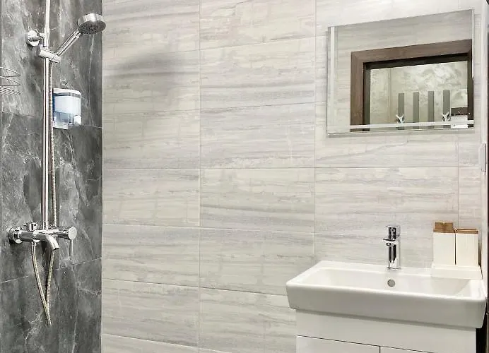 Beautiful & Comfy For 4 Guest And Free Parking *